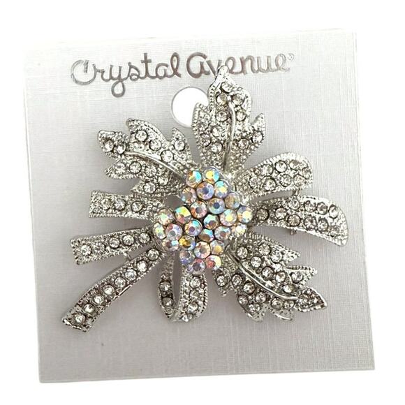 NWT Cluster of Iridescent Crystal Flower Bouquet and Silver Metal Brooch / Pin - Picture 1 of 2